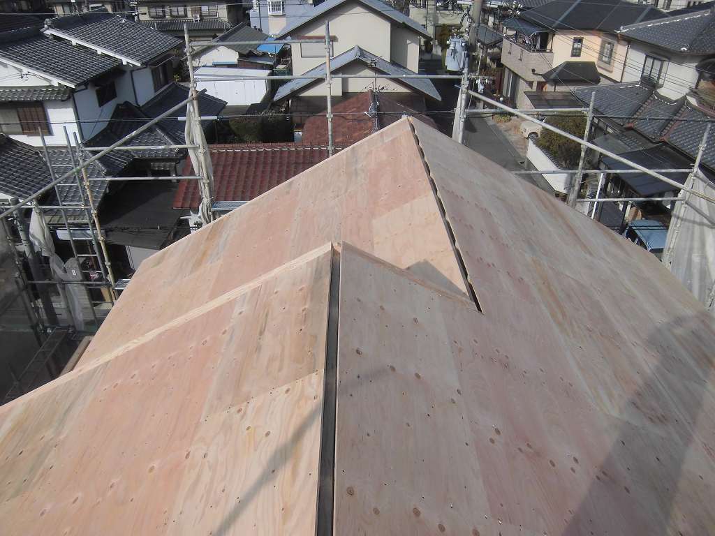 建て方工事が完了しました。