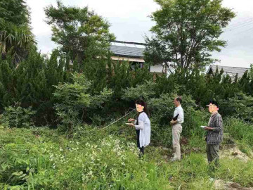 土地のお清めをしています