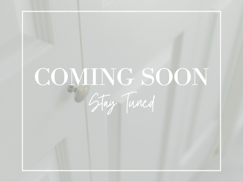 【新築】広い庭で暮らしを楽しむ。モールディングが彩る郊外の住まいづくり